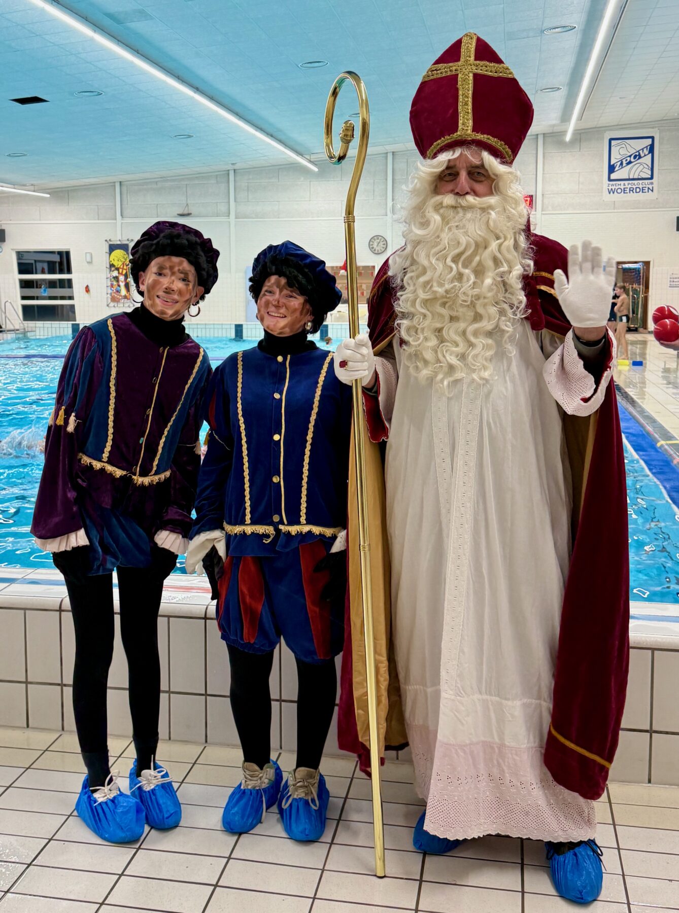 Sinterklaas in het zwembad